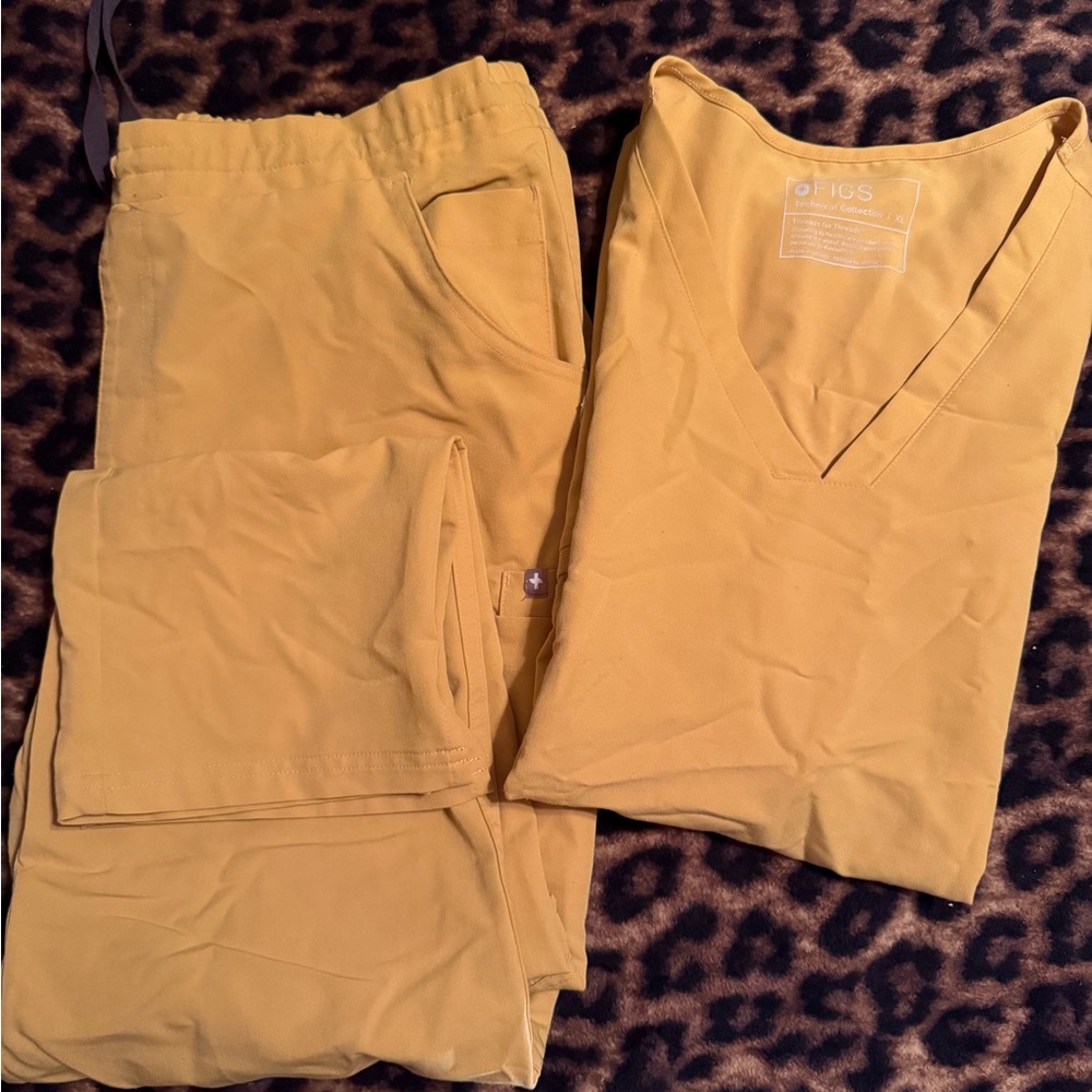 Women scrubs